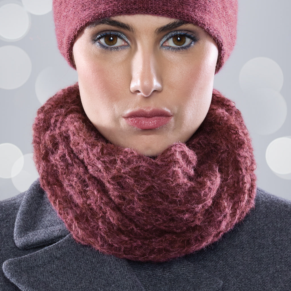 Women's winter hats, scarves & more. Made in Canada. Olena Zylak