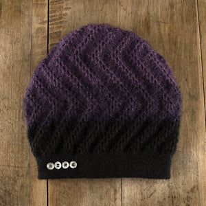 Tri-Zag winter hat in onyx to orchid