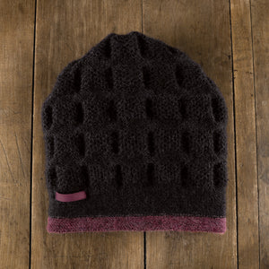 Women's winter Laurentian Stripe Hat in bordeaux/onyx