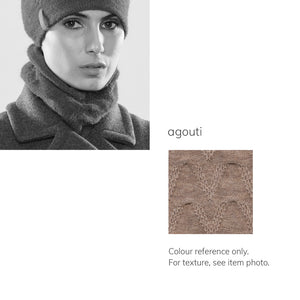 Women's winter Chevron Collar shown in the colour agouti.