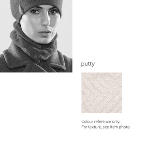 Women's winter Chevron Collar shown in the colour putty.